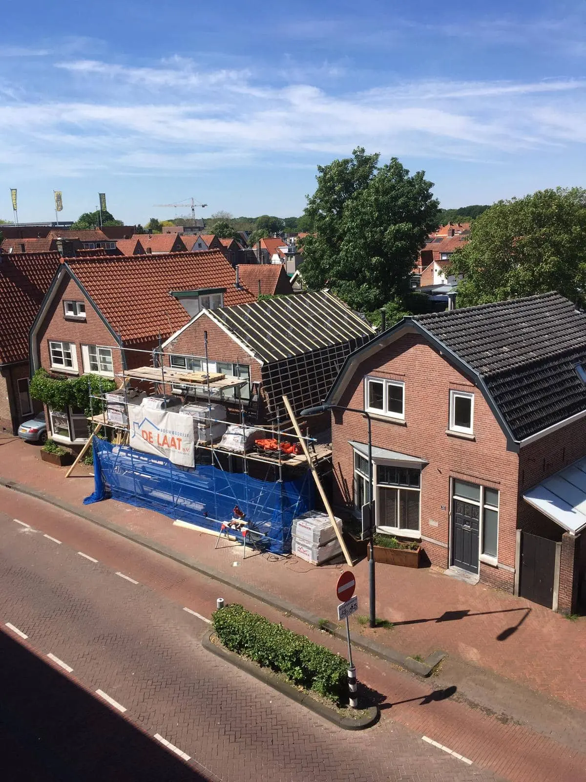 Groot onderhoud aan dak van woning in Oosterhout